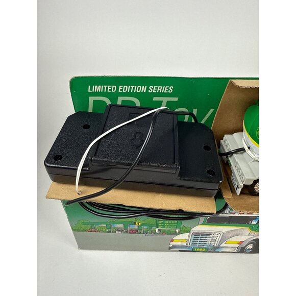 Vintage Bp 1992 Limited Edition 1:24 Remote Control Toy Tanker Truck Not tested - Picture 2 of 8